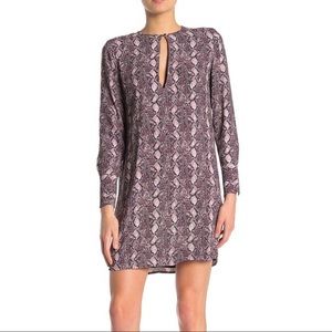 NWOT ✨ Equipment Femme Bonnie Snakeskin Print Shift Mod Shift Dress Sz 4